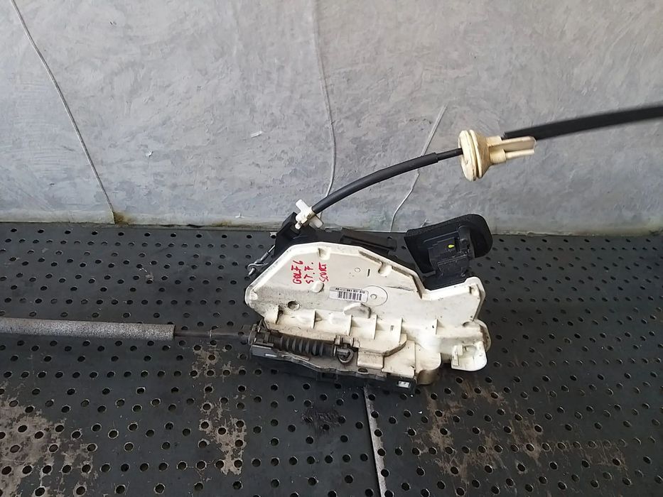 Broasca usa stanga fata vw golf 6 5k 5k1837015