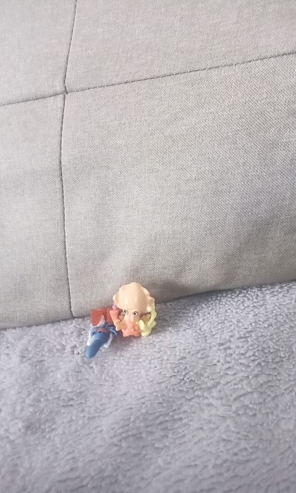 Vând figurine kinder