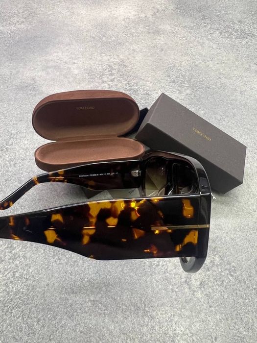 Слънчеви очила TOM FORD Leopar Detaylı