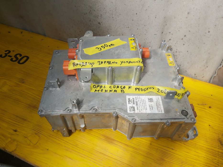Входящо зарядно устройство  опел корса ф пежо 2008/208  Opel Мокка в