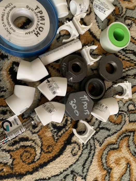 Расходные материалы, комплектующие по сантехнике.