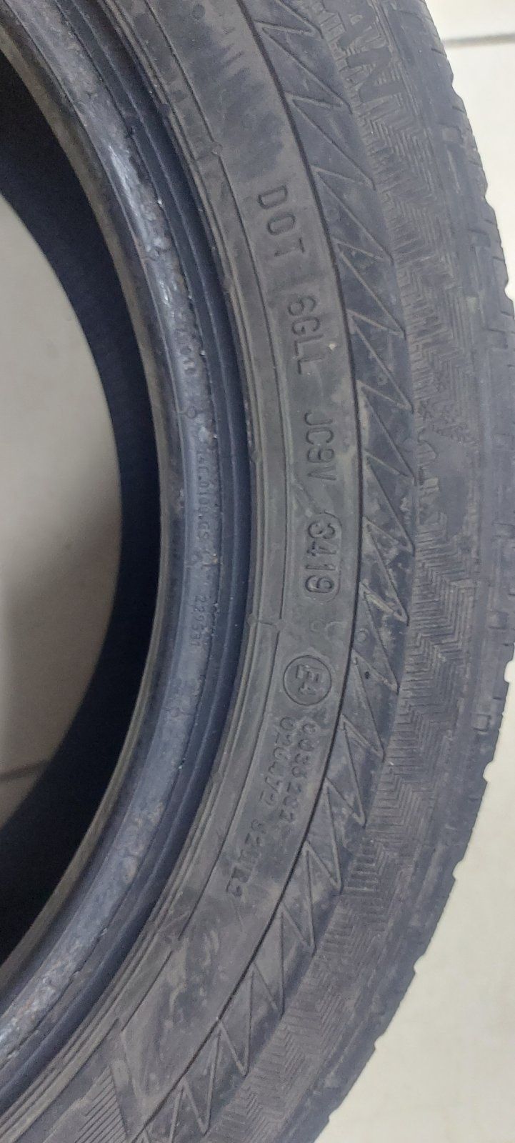 Усилени бусови гуми в много добро състояние.