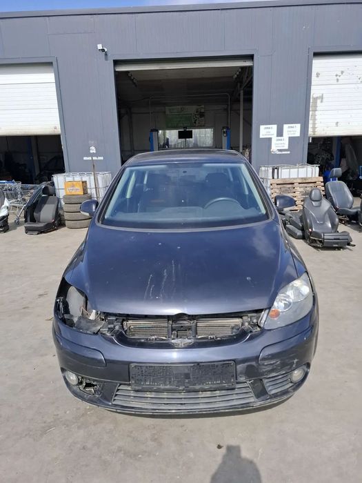 Dezmembrari / Dezmembrez Volkswagen Golf 5 Plus 1.9 BLS cutie de viteze GQM culoare LC9Z