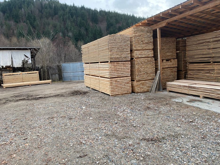 Иглолистен дървен материал