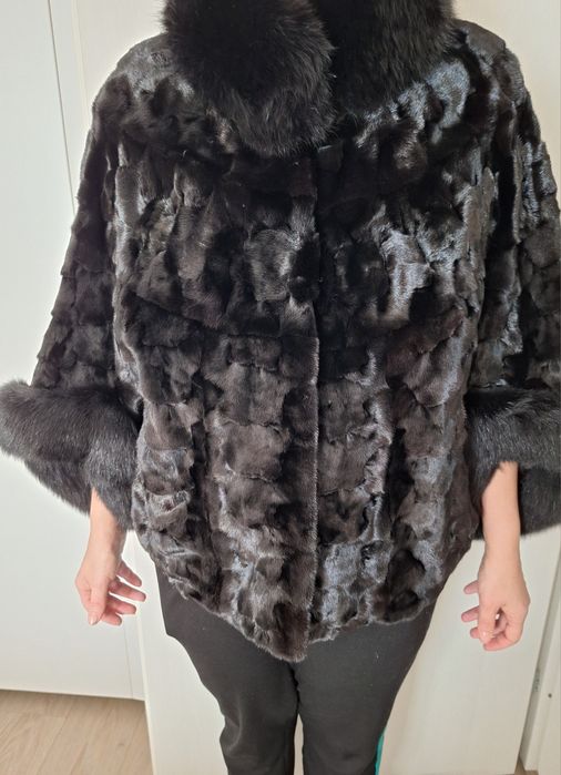 Haina blana noua de nurca neagra