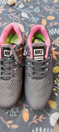 Nike 39 маратонки