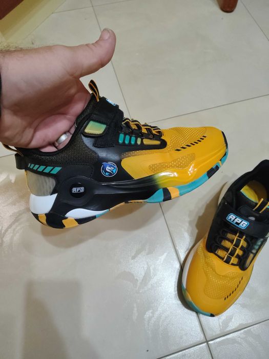 Продавам Мaратонки APG