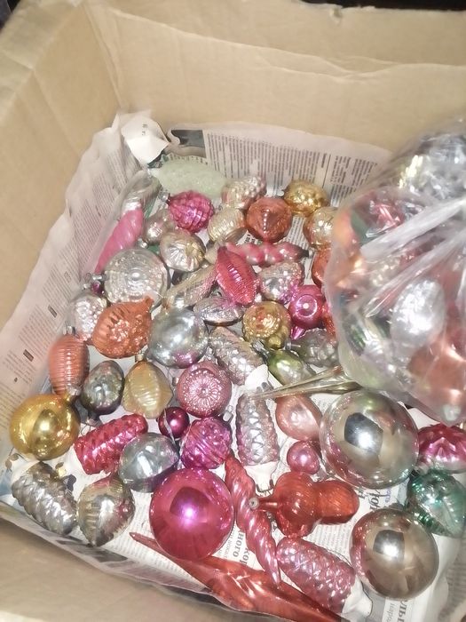 Ёлочные игрушки.значки