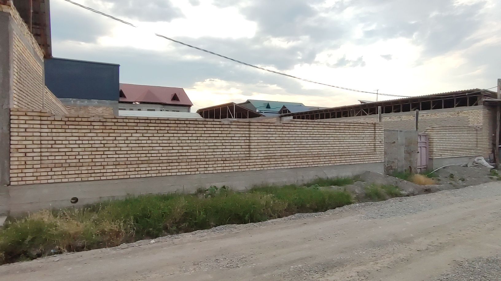 Қурилиши тугалланмаган Ҳовли зудлик билан сотилади!