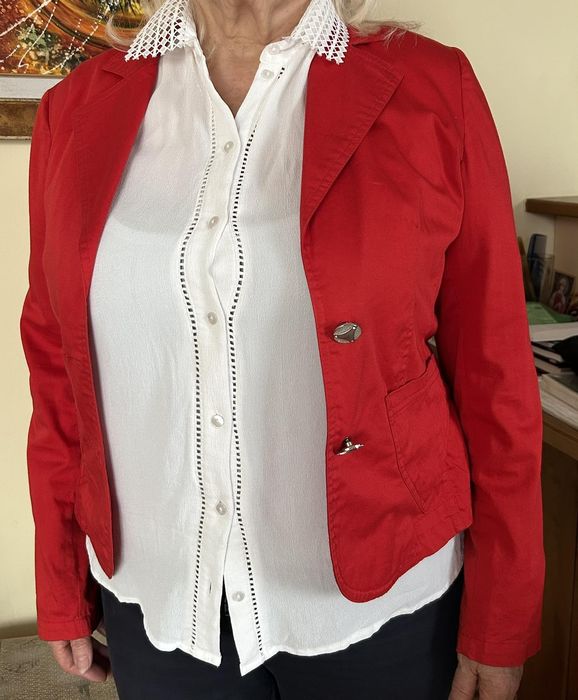 Дамски пролетни сака черно и червено Л и М