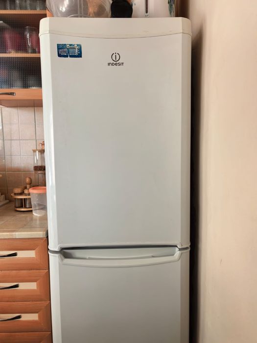 Холодильник indesit