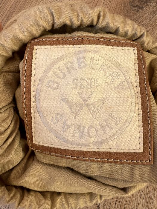 Оригинална чанта Burberry.