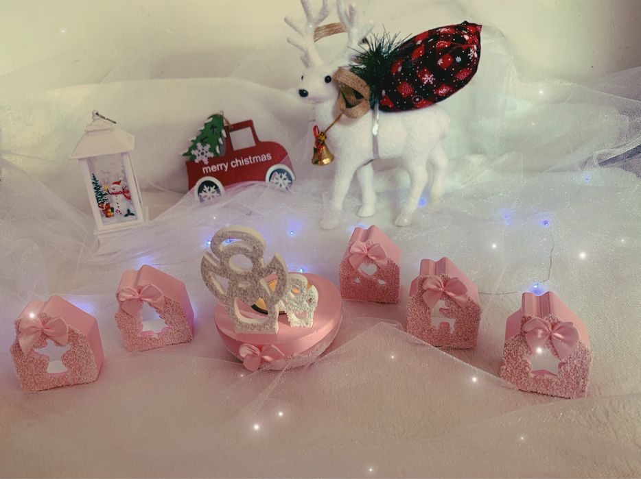 Коледна украса (свещник,малки къщички за декорация,коледни играчки)