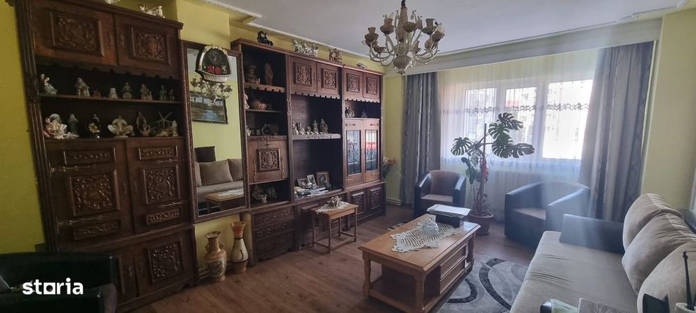 Vand apartament 4 cam. ,Topoloveni, etaj 1, ultracentral, langa Profi