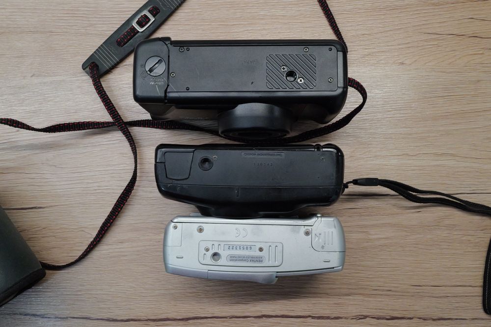 Vand aparate foto film Nikon TW zoom Chinon si Pentax point and shot