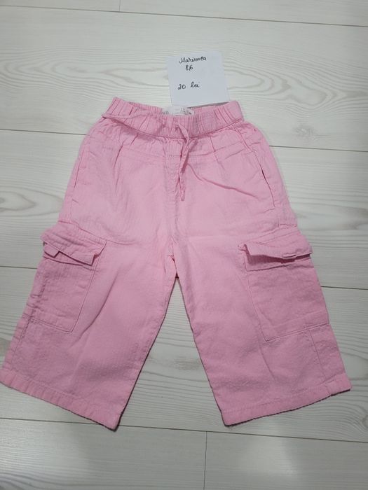 Vand haine mărimea 86,preț pe bucata
Nu asigur transport