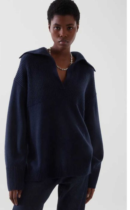 Оувърсайзд тъмносин вълнен пуловер COS