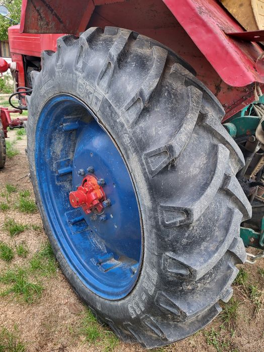 Vând tractor universal U650