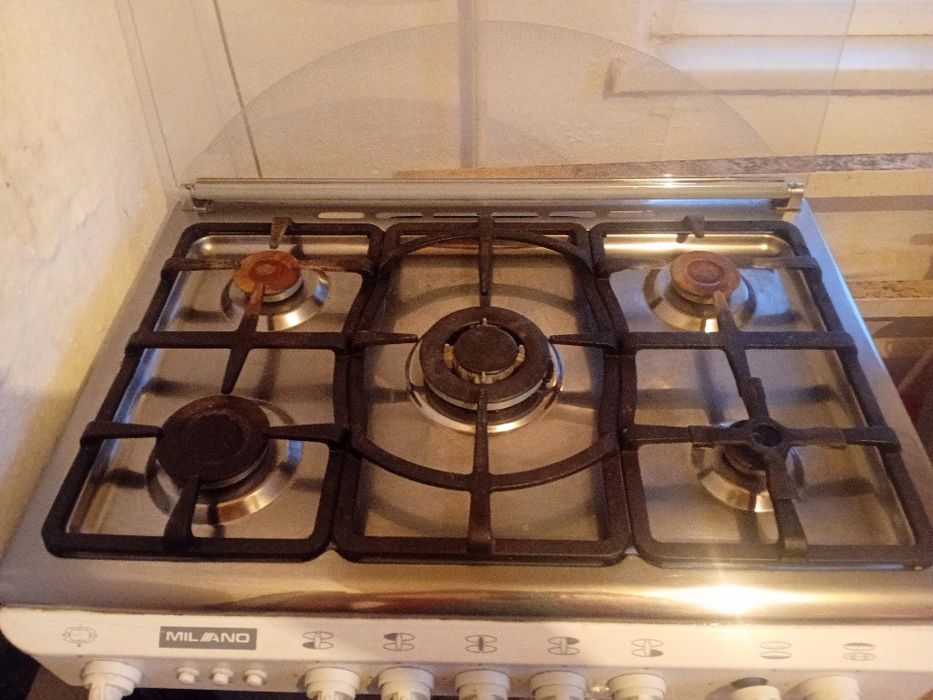 Газ плита 5кампрлі жумыс жасап тур