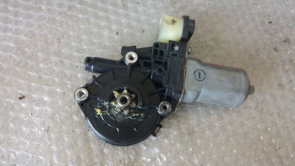 motoras usa stanga fata mitsubishi l200 2009 mn182353