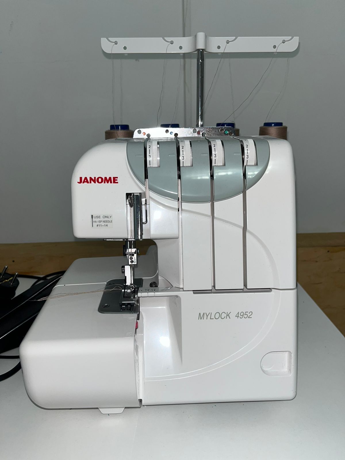 Оверлок janome 4952 + лекала