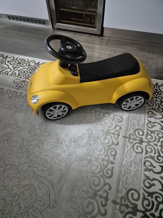 Masinuta  folosita doar in casa. Material trainic,