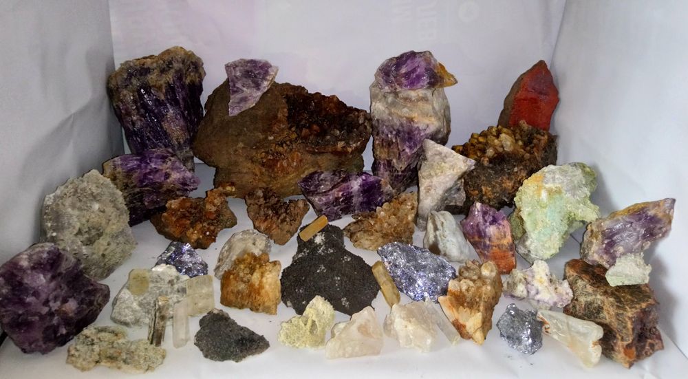 Лот колекция минерали от България друза Кварц аметист кристали яспис