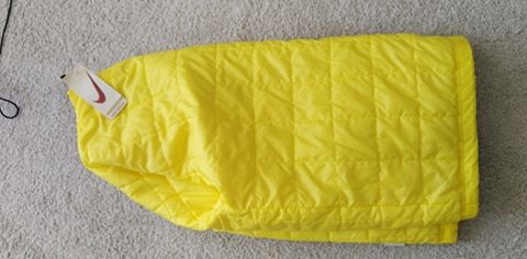 Vand haina Sport NIKE noua.Mărime XL,calitate, import Germania.