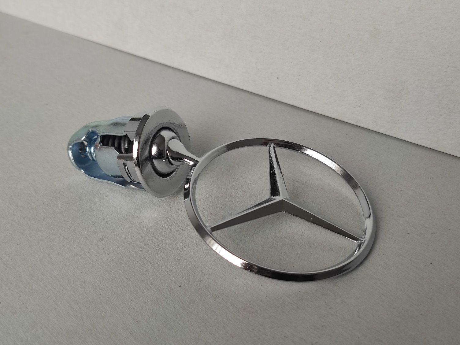 Предна емблема "мерник" за Мерцедес Mercedes-Benz