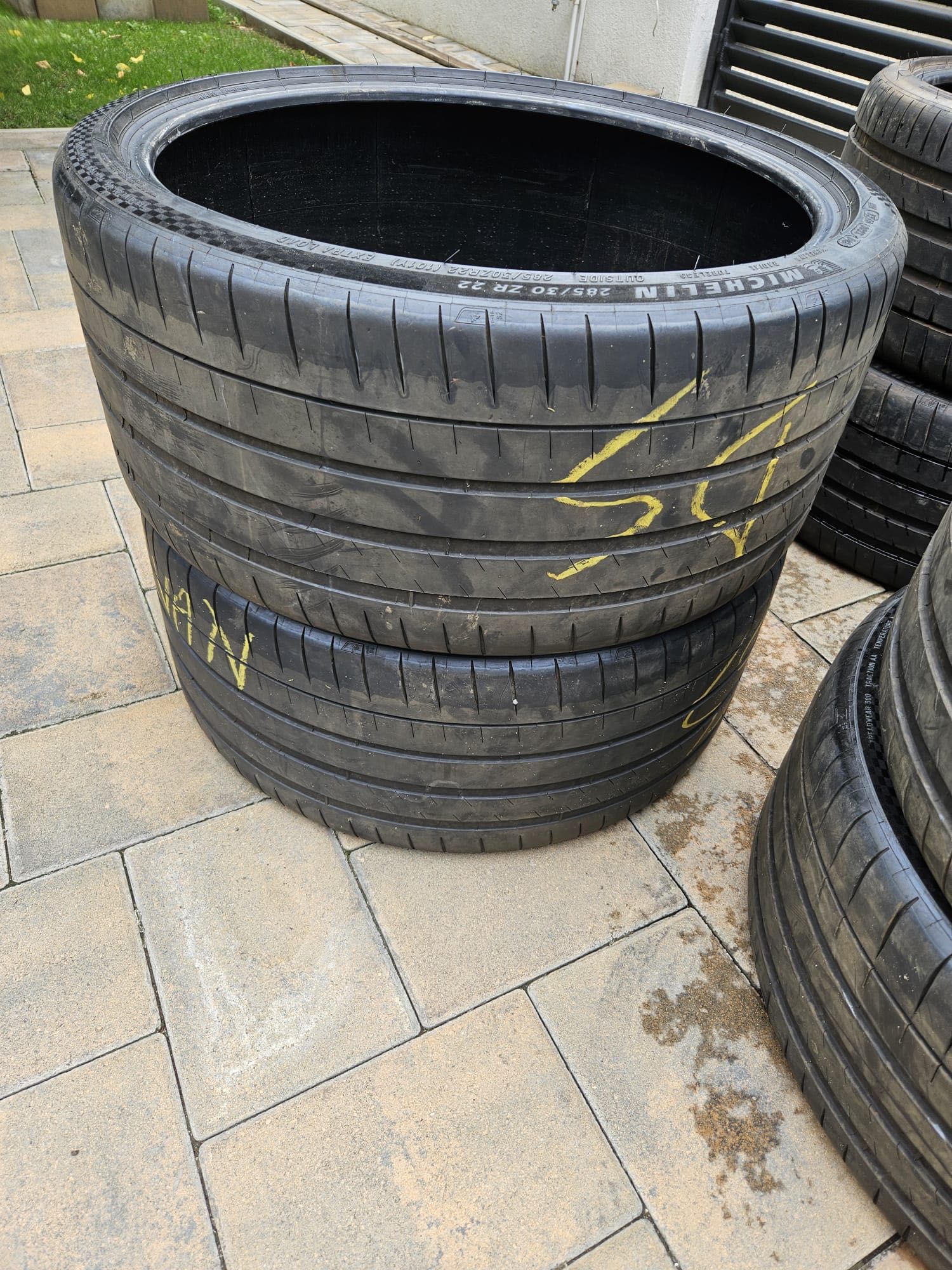 Vand anvelope Michelin 285/30R22 vara aproape noi