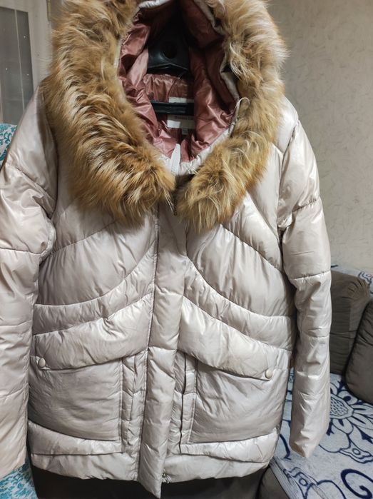 Зимний пуховик с опушкой