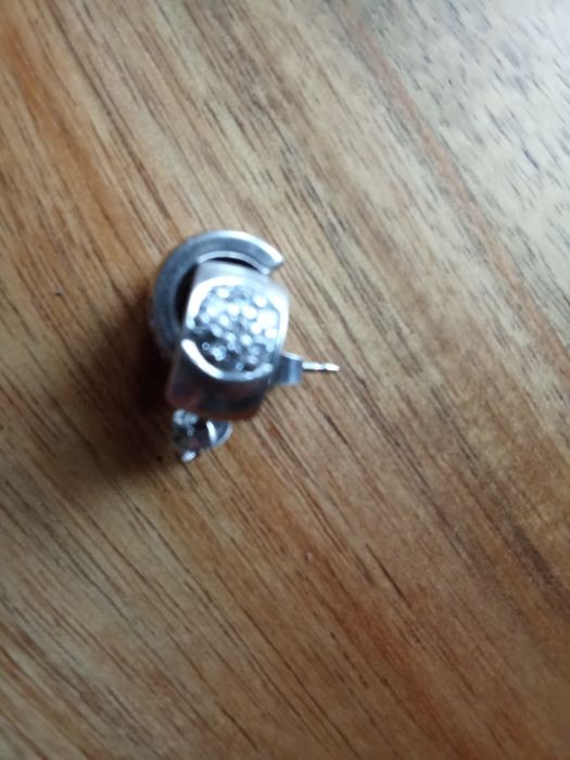 Продавам сребърни обеци