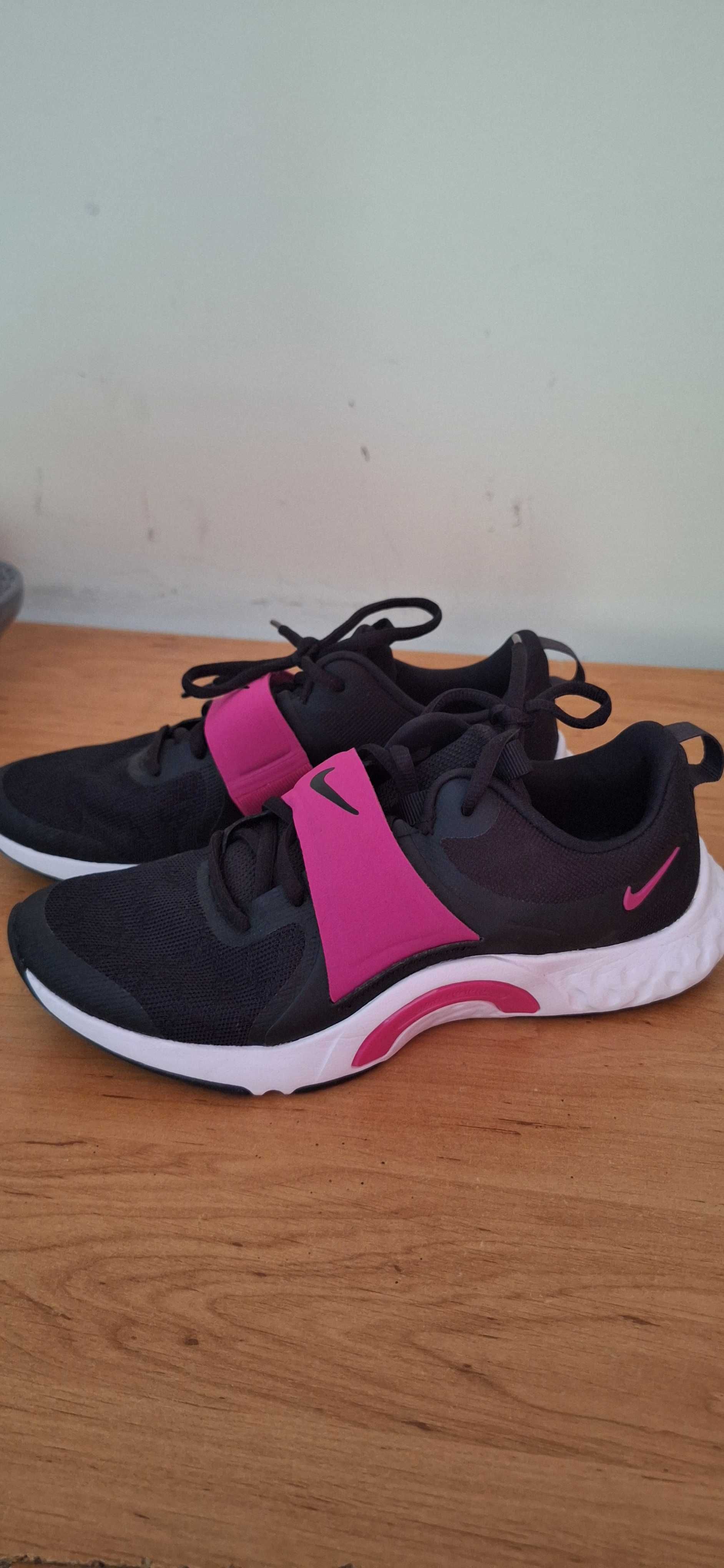Дамски маратонки Nike 38.5