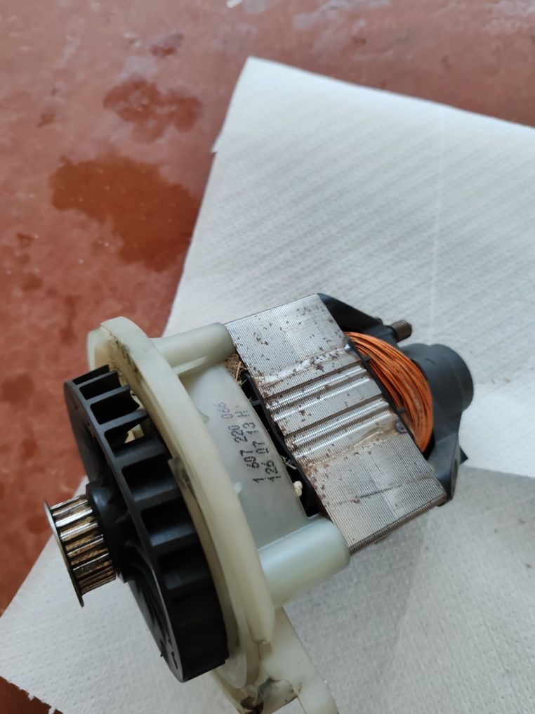 Motor pentru masina de tuns gazon(iarba) bosch rotak 32 ;arm 32