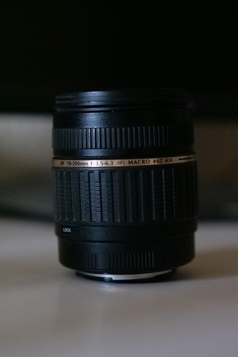 Camera/Aparat foto Canon 1000d + doua obiective tamron 18-200 plus kit