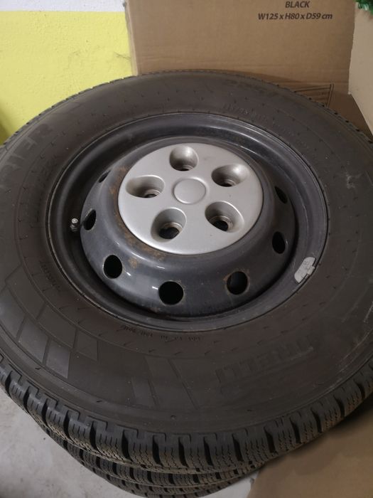 Зимни гуми Pirelli carrier 275 75 16C с джанти 5х130 за Ducato Maxi