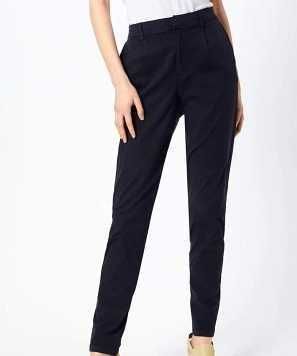 Pantaloni Noi de la Sisley, model foarte frumos, culoare neagra