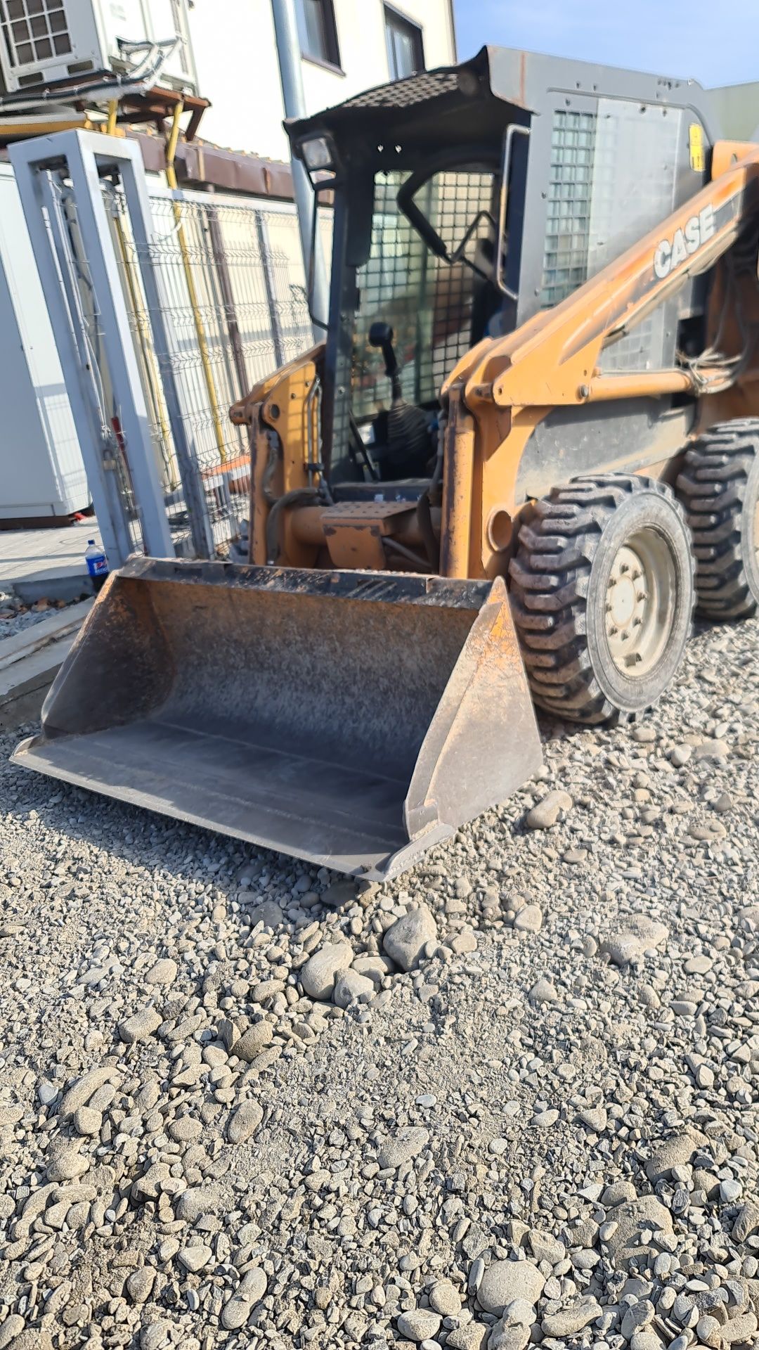 Închiriază acum un Miniexcavator Bobcat pe OLX pentru proiectele tale