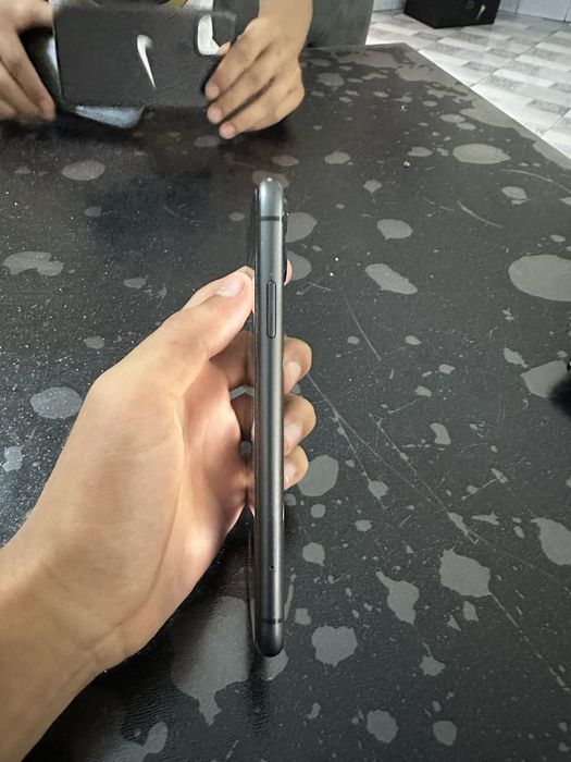 Iphone 11 sotiladi