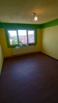 Vând apartament cu 3 camere