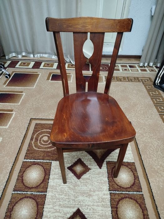 Стулья - 8 штук - за одну штуку 50 000 сум