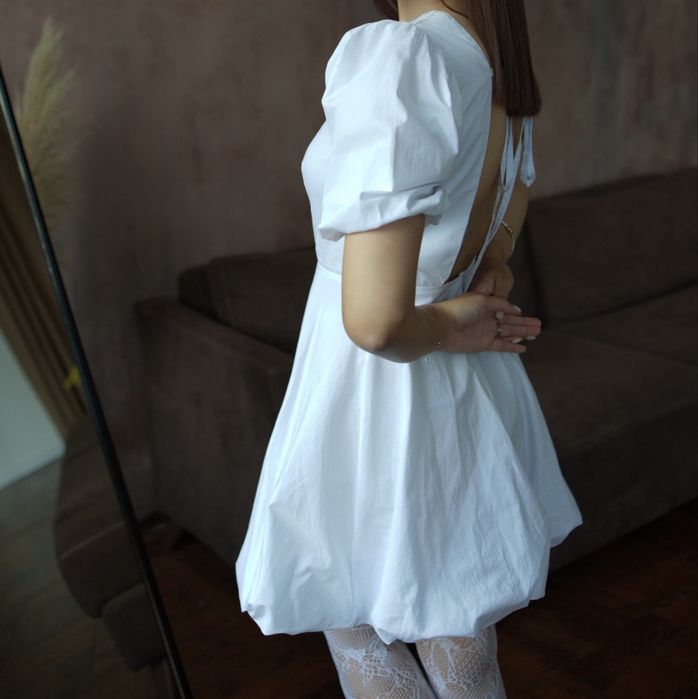 Белое, короткое платье