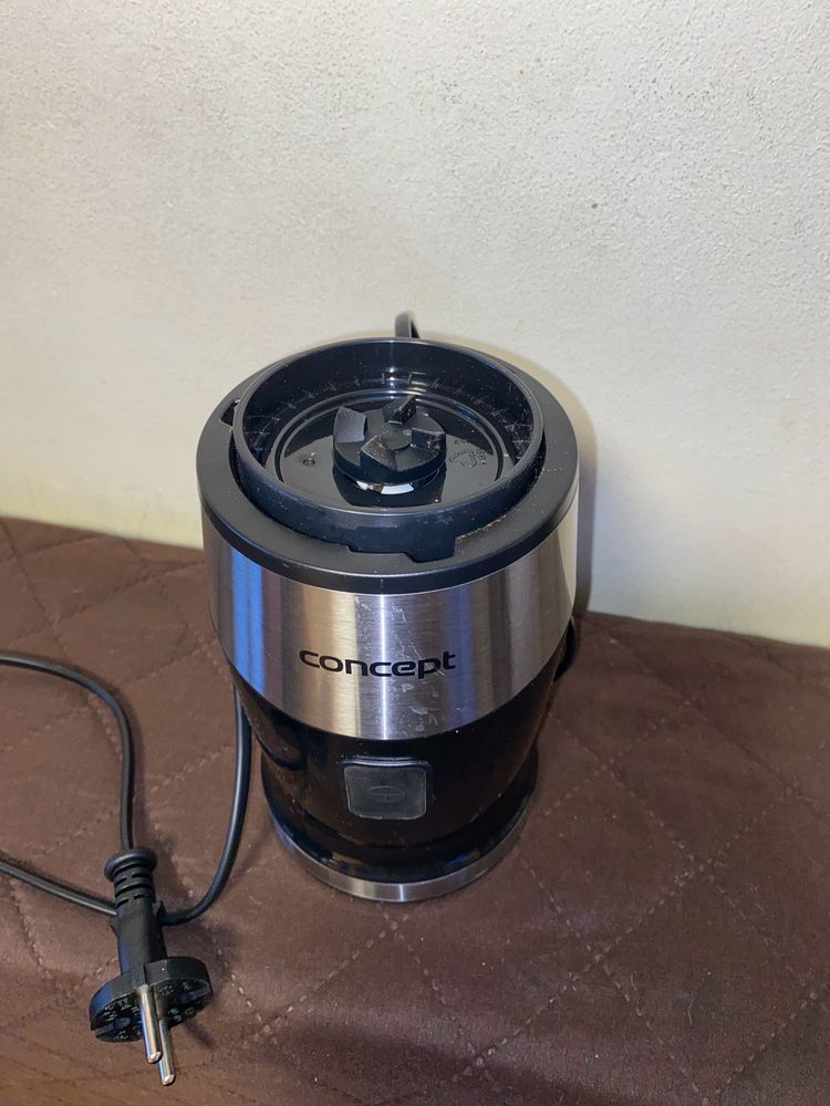 Concept - Blender smoothie Fresh&Nutri, cu accesorii, negru sm3390