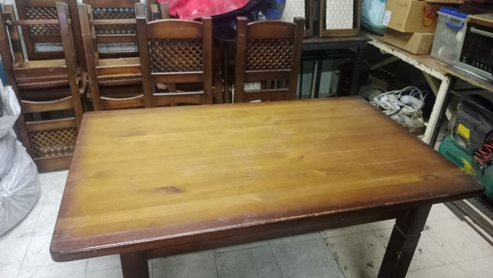 Обеденный стол со стульями