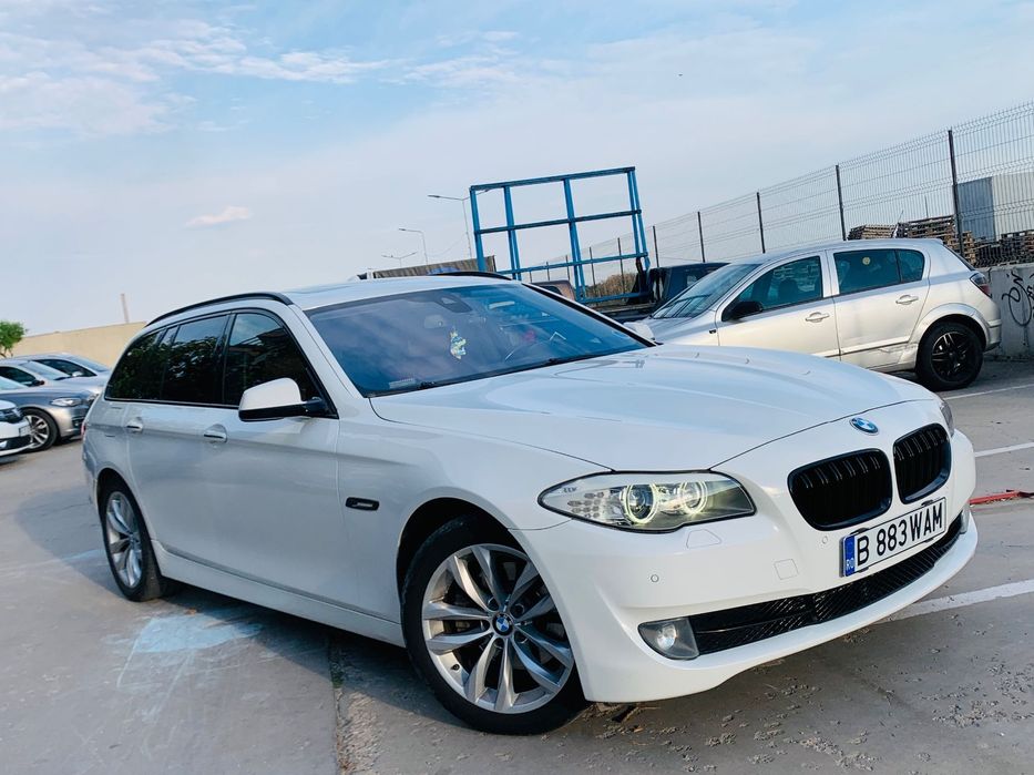 BMW Seria 5 BMW F 11 520 D , 2 butoane , panoramic , webasto