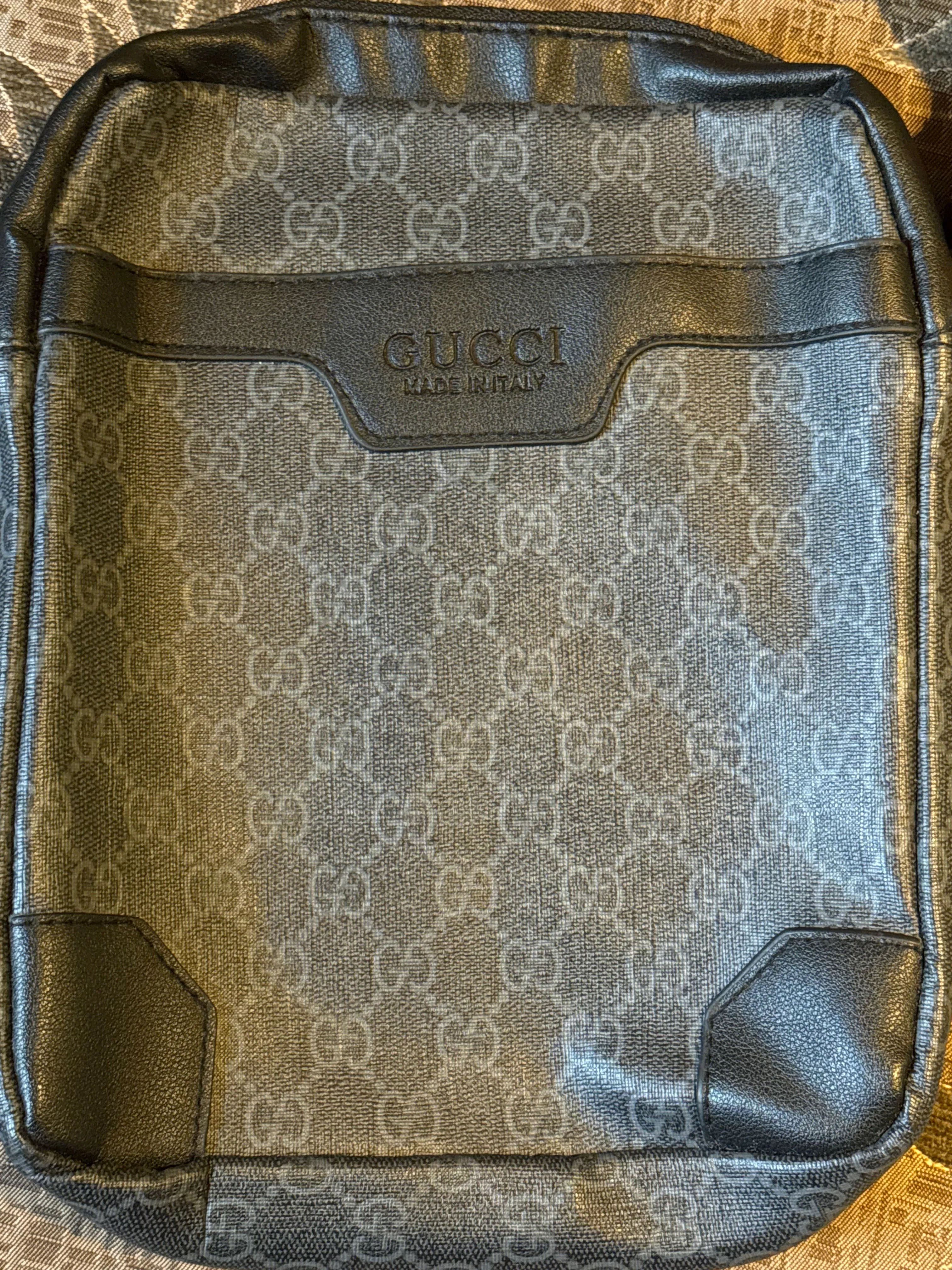 луксозна мъжка кожена чантичка GUCCI