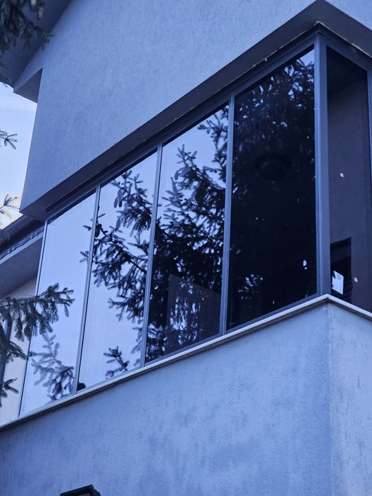 Usi glisante cu sticlă securizată fumurie