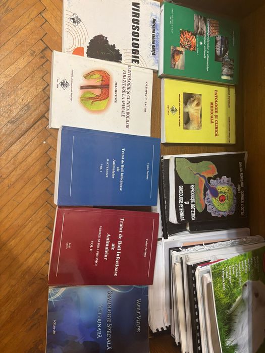 Vand pachet de cărți de Med.  veterinara-Iași cuprins din 15 manuale
