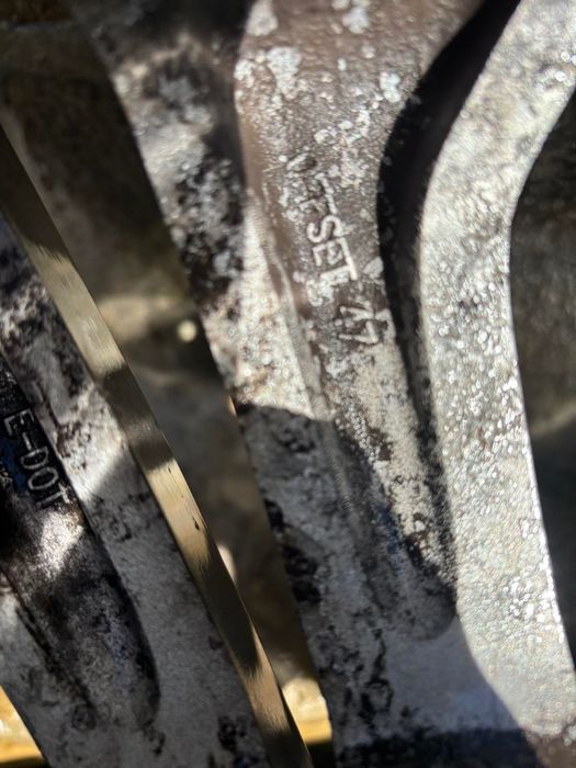 Продавам оригинални джанти с добри гуми за джип Хюндай 5x114,3.