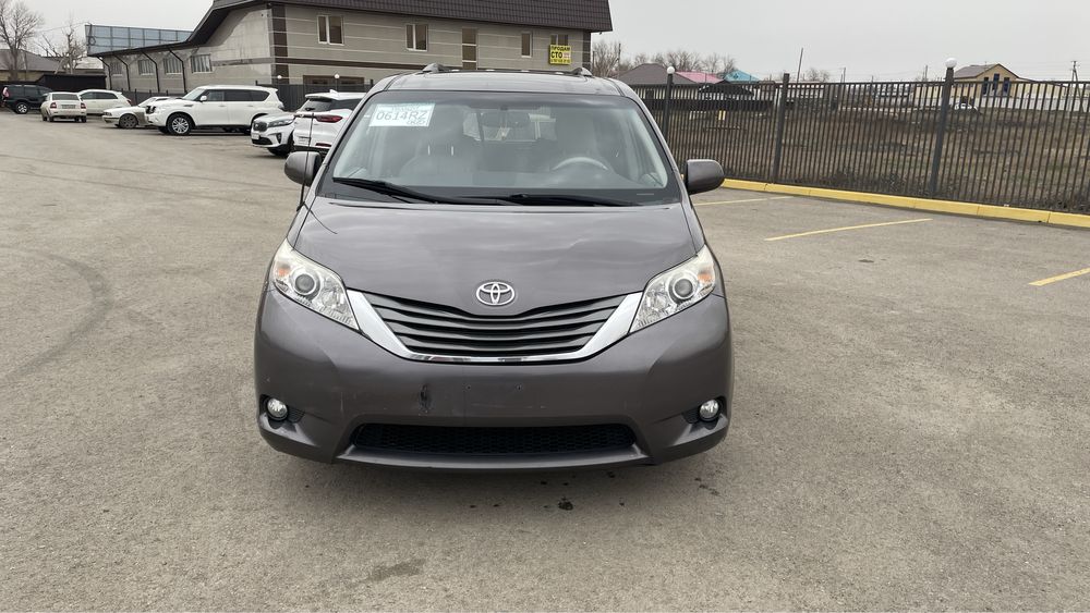 toyota-sienna-2013г.в